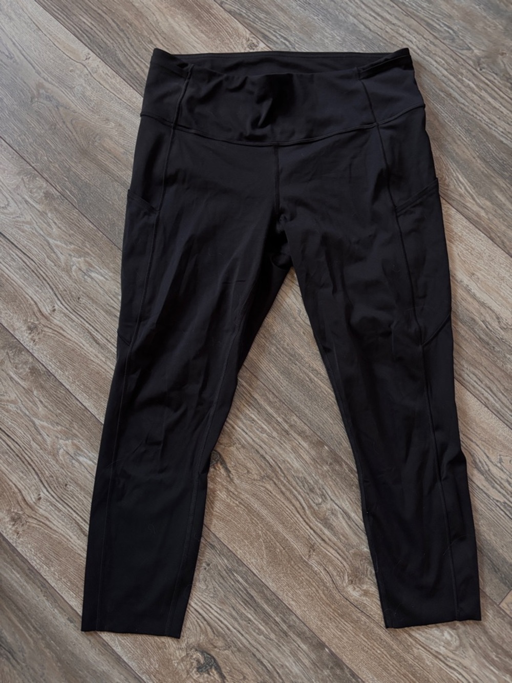 Lulu High-Waist Performance Cropped Leggings with pockets